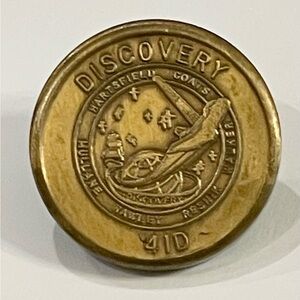 Space Shuttle Discovery STS-41D lapel pin / tie tack (Vintage 1984)